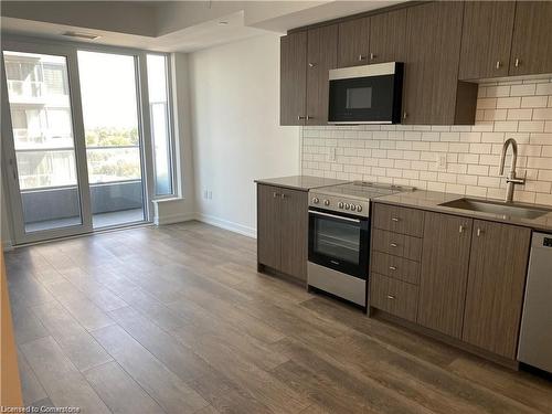 814-15 Wellington Street, Kitchener, ON - Indoor Photo Showing Kitchen