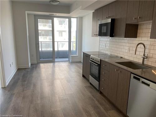 814-15 Wellington Street, Kitchener, ON - Indoor Photo Showing Kitchen With Upgraded Kitchen