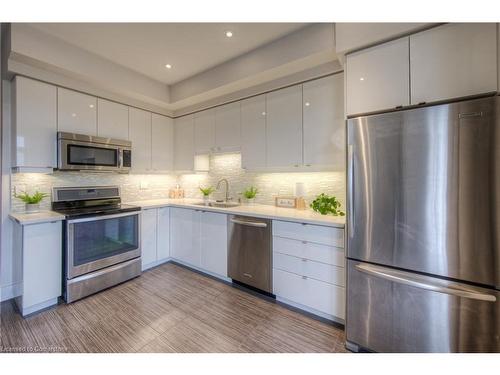 19-342 Mill Street, Kitchener, ON - Indoor Photo Showing Kitchen With Upgraded Kitchen