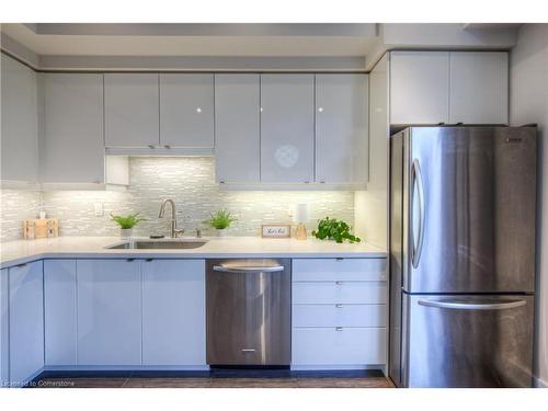 19-342 Mill Street, Kitchener, ON - Indoor Photo Showing Kitchen With Upgraded Kitchen