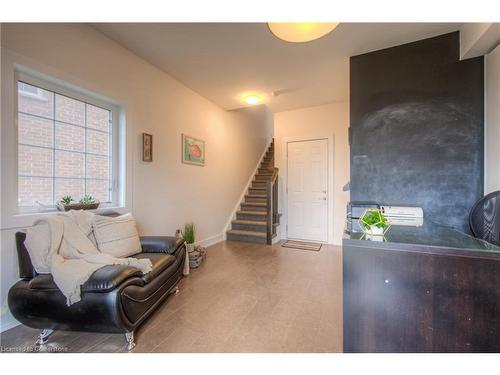 19-342 Mill Street, Kitchener, ON - Indoor Photo Showing Living Room