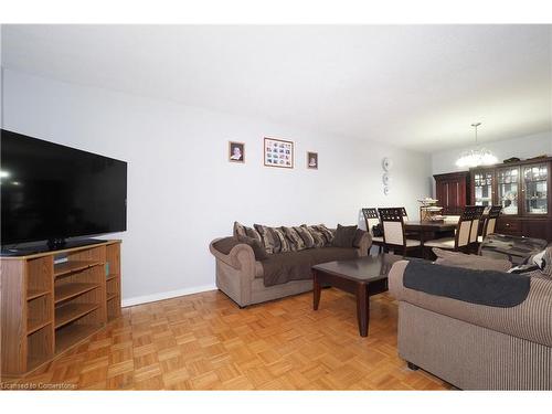 580 Old Huron Place, Kitchener, ON - Indoor Photo Showing Living Room