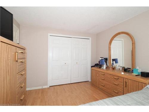 580 Old Huron Place, Kitchener, ON - Indoor Photo Showing Bedroom