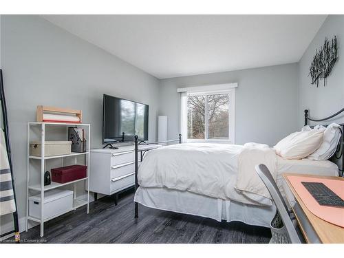 303-275 Eiwo Court, Waterloo, ON - Indoor Photo Showing Bedroom