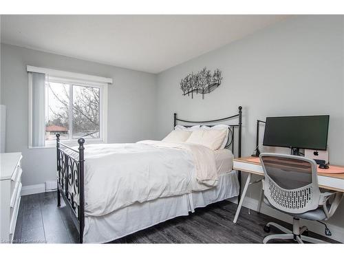 303-275 Eiwo Court, Waterloo, ON - Indoor Photo Showing Bedroom