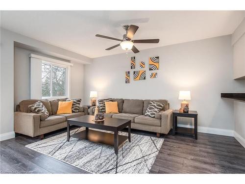 303-275 Eiwo Court, Waterloo, ON - Indoor Photo Showing Living Room