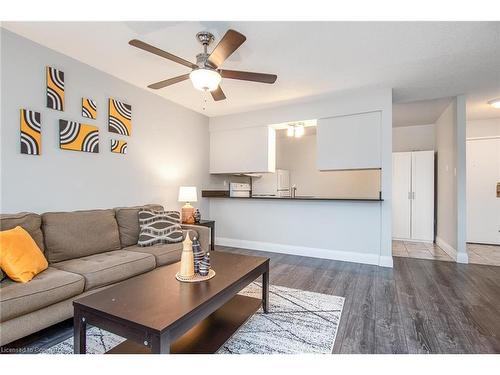 303-275 Eiwo Court, Waterloo, ON - Indoor Photo Showing Living Room