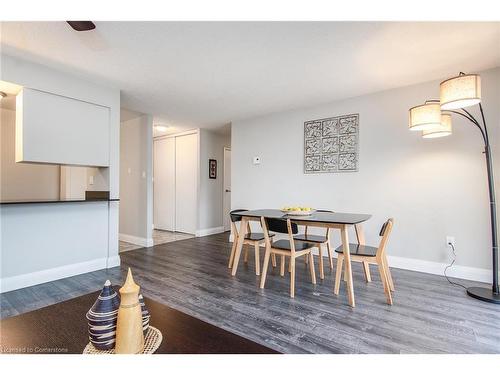 303-275 Eiwo Court, Waterloo, ON - Indoor Photo Showing Dining Room