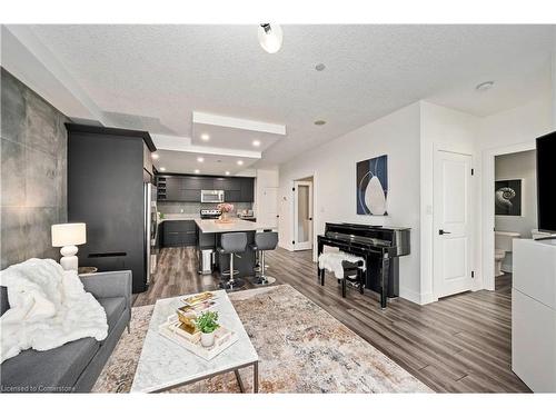 1710-330 Ridout Street N, London, ON - Indoor Photo Showing Living Room