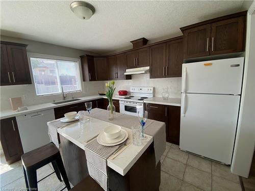 28 Birkinshaw Road, Cambridge, ON - Indoor Photo Showing Kitchen