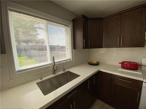 28 Birkinshaw Road, Cambridge, ON - Indoor Photo Showing Kitchen