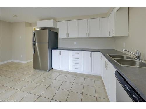 572 Elgin Street N, Cambridge, ON - Indoor Photo Showing Kitchen