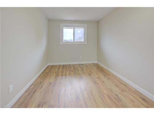 572 Elgin Street N, Cambridge, ON - Indoor Photo Showing Bedroom