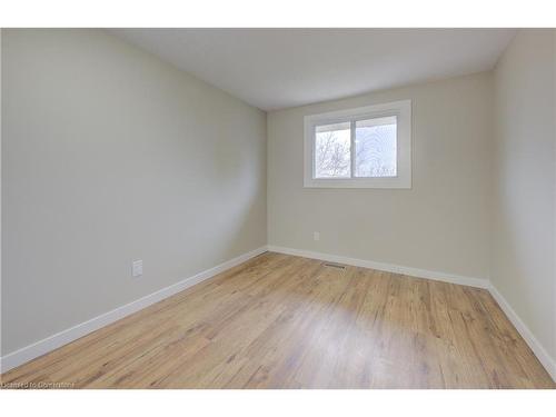 572 Elgin Street N, Cambridge, ON - Indoor Photo Showing Bedroom