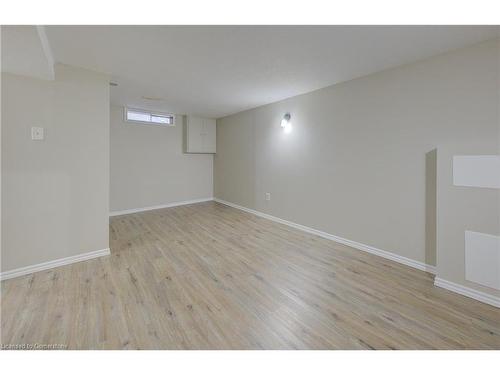 572 Elgin Street N, Cambridge, ON - Indoor Photo Showing Living Room