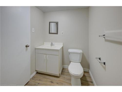 572 Elgin Street N, Cambridge, ON - Indoor Photo Showing Bathroom