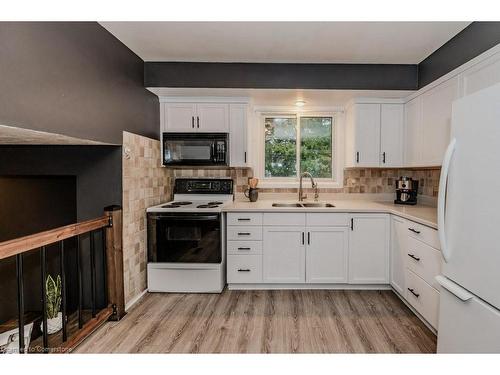 36 Colebrook Court, Kitchener, ON - Indoor Photo Showing Kitchen With Double Sink