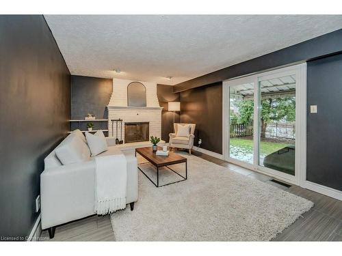 36 Colebrook Court, Kitchener, ON - Indoor Photo Showing Living Room