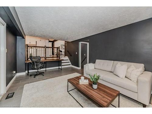 36 Colebrook Court, Kitchener, ON - Indoor Photo Showing Living Room