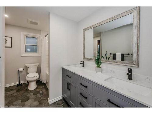 36 Colebrook Court, Kitchener, ON - Indoor Photo Showing Bathroom