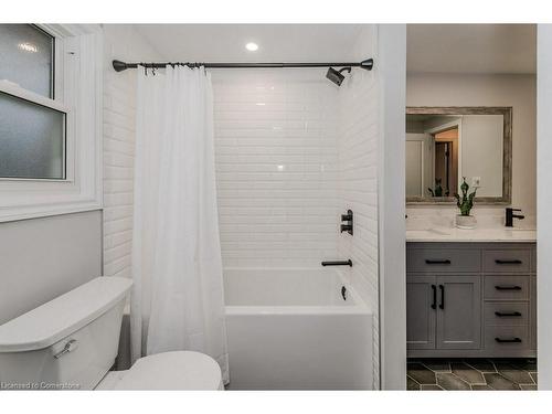 36 Colebrook Court, Kitchener, ON - Indoor Photo Showing Bathroom