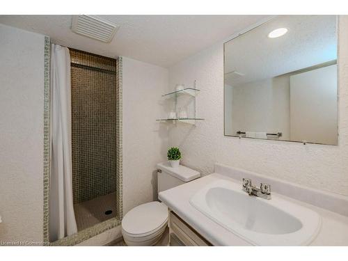 36 Colebrook Court, Kitchener, ON - Indoor Photo Showing Bathroom