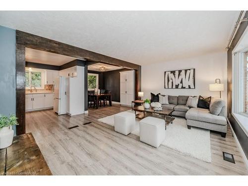 36 Colebrook Court, Kitchener, ON - Indoor Photo Showing Living Room