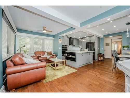 66 Twenty Third Street, Toronto, ON - Indoor Photo Showing Living Room