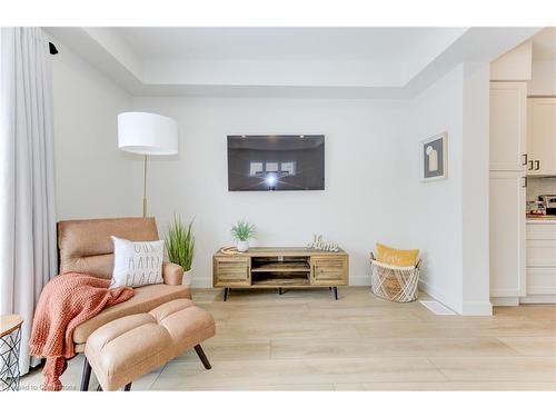 45 Hedley Lane, Elora, ON - Indoor Photo Showing Living Room