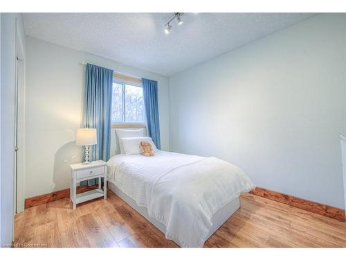 51 Westmeadow Drive, Kitchener, ON - Indoor Photo Showing Bedroom