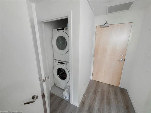 409-60 Charles Street W, Kitchener, ON - Indoor Photo Showing Laundry Room