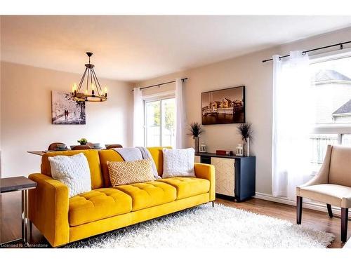 407 Rittenhouse Road, Kitchener, ON - Indoor Photo Showing Living Room