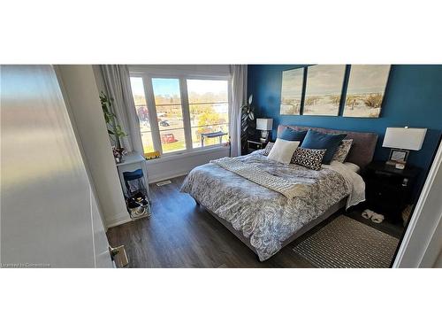 16 Steele Crescent, Guelph, ON - Indoor Photo Showing Bedroom