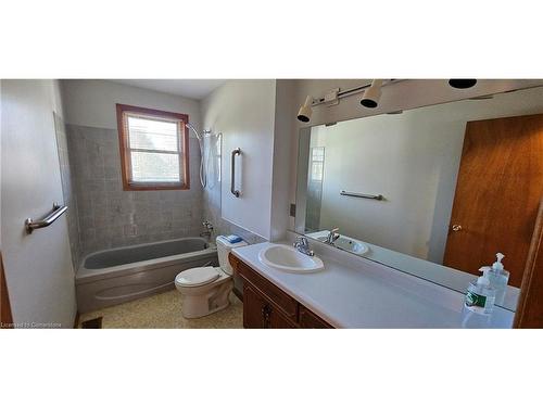 496 River Road, Cambridge, ON - Indoor Photo Showing Bathroom