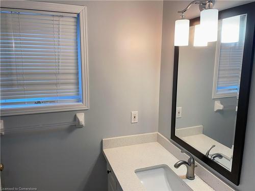 192 Pineland Court, Waterloo, ON - Indoor Photo Showing Bathroom