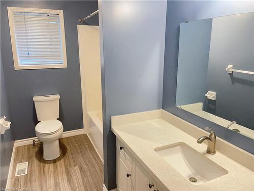 192 Pineland Court, Waterloo, ON - Indoor Photo Showing Bathroom