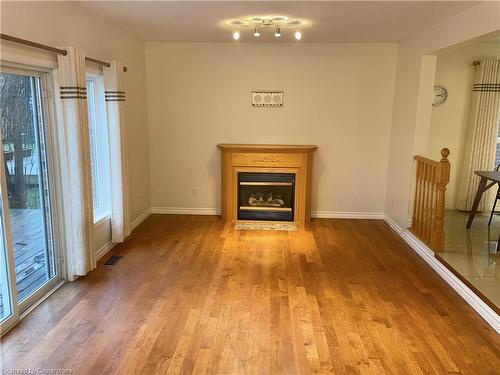 192 Pineland Court, Waterloo, ON - Indoor Photo Showing Living Room With Fireplace