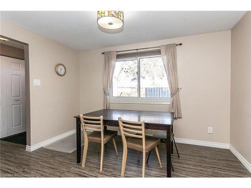 33-130 Kingswood Drive, Kitchener, ON - Indoor Photo Showing Dining Room