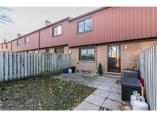 33-130 Kingswood Drive, Kitchener, ON - Outdoor With Exterior