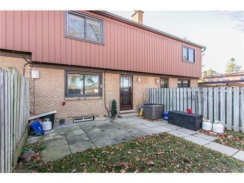 33-130 Kingswood Drive, Kitchener, ON - Outdoor With Exterior