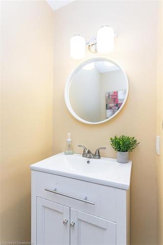 33-130 Kingswood Drive, Kitchener, ON - Indoor Photo Showing Bathroom