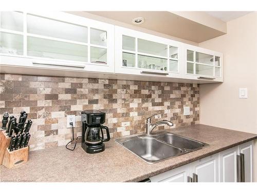 33-130 Kingswood Drive, Kitchener, ON - Indoor Photo Showing Kitchen With Double Sink