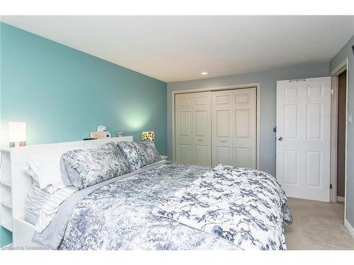 33-130 Kingswood Drive, Kitchener, ON - Indoor Photo Showing Bedroom