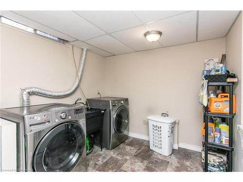 33-130 Kingswood Drive, Kitchener, ON - Indoor Photo Showing Laundry Room