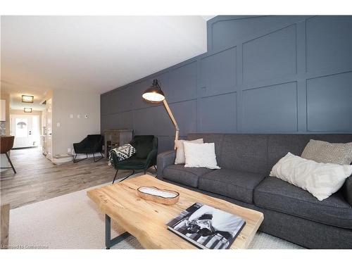 30 Isaac Street, Elmira, ON - Indoor Photo Showing Living Room