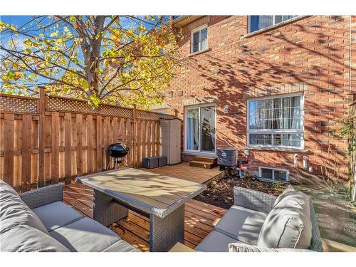 16-110 Highland Road E, Kitchener, ON - Outdoor With Exterior