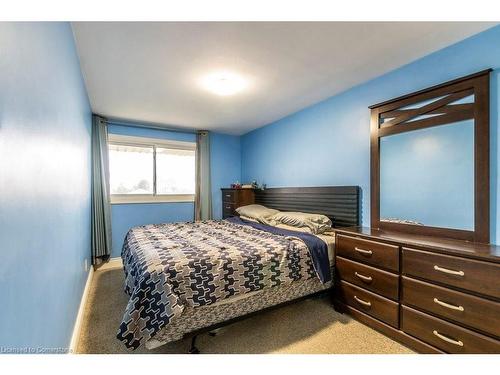 E-48 Windom Road, Kitchener, ON - Indoor Photo Showing Bedroom