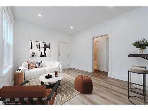 A-76 Wellington Street N, Kitchener, ON - Indoor Photo Showing Living Room