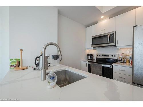 1509-108 Garment Street, Kitchener, ON - Indoor Photo Showing Kitchen