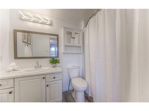 617 Royal Fern Street, Waterloo, ON - Indoor Photo Showing Bathroom